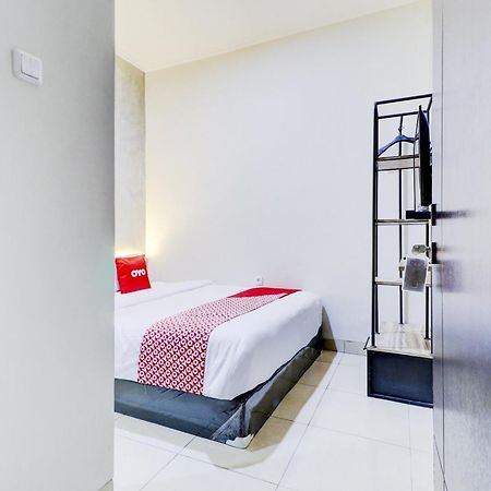 Oyo 90215 Ada Residence Telukjambe Экстерьер фото